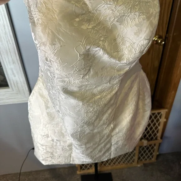 Elegant Floral Embossed Dress - Picture 1 of 5